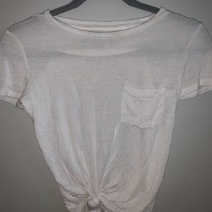 Cute white American Eagle basic tee (shown tied but doesn’t have to be) size xs